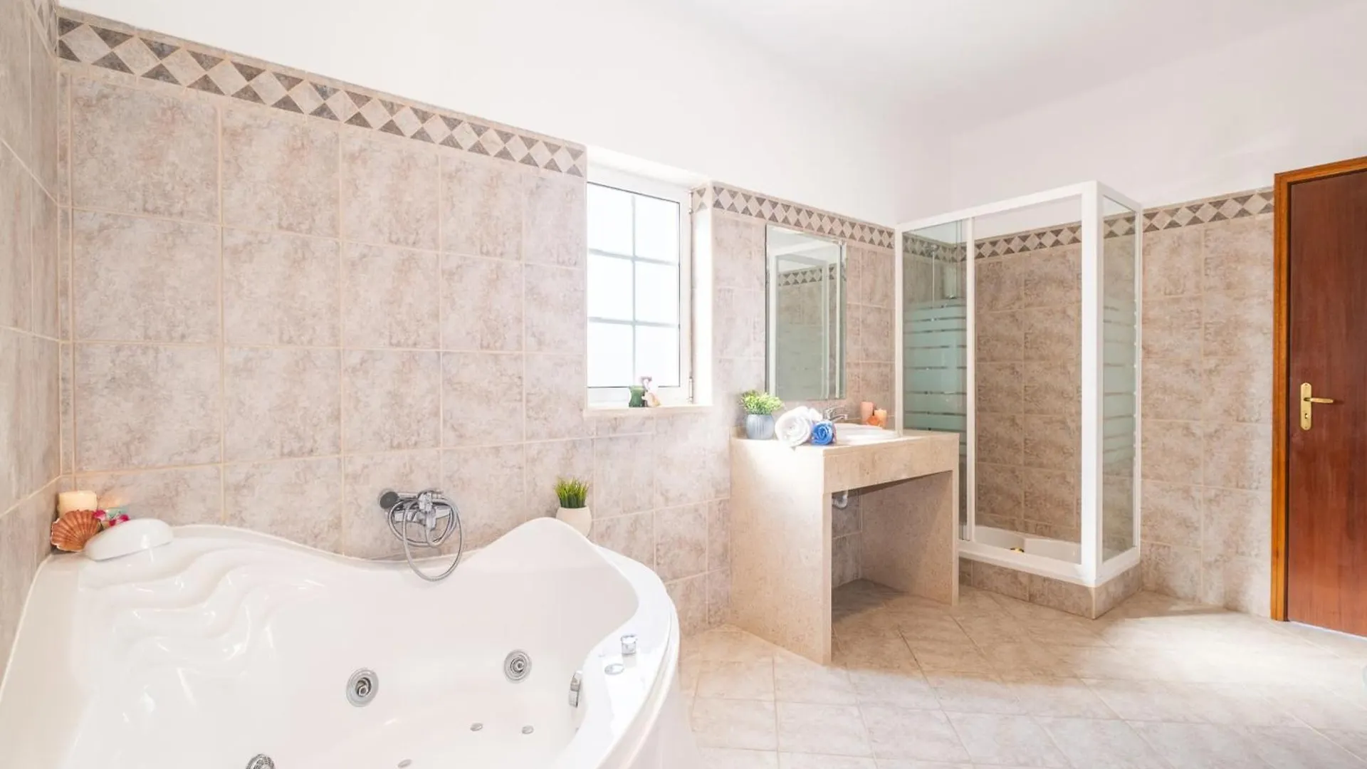 Fantastic Villa, 4 Bedrooms كارفويرو 0*,