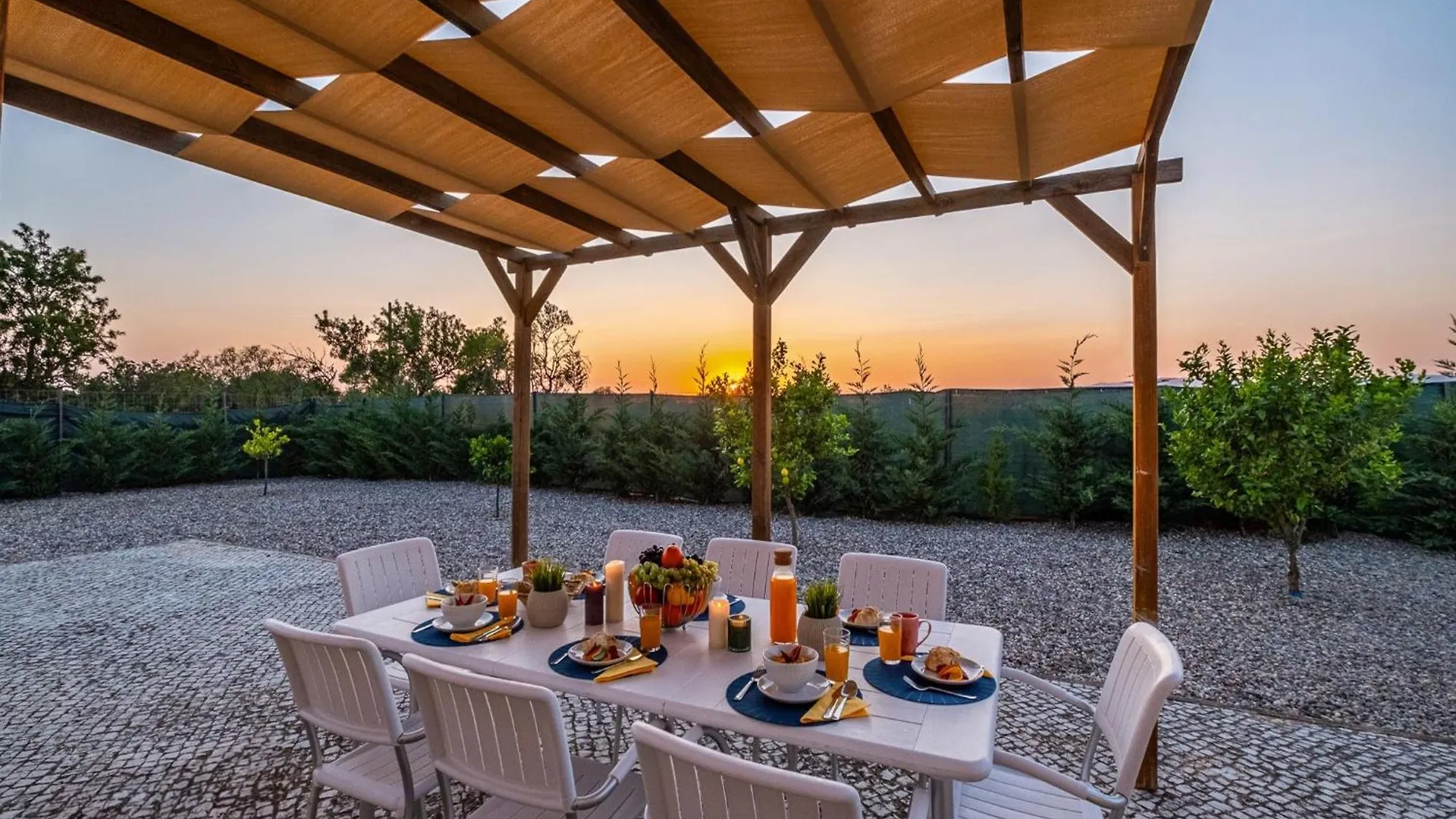 Fantastic Villa, 4 Bedrooms كارفويرو فيلة
